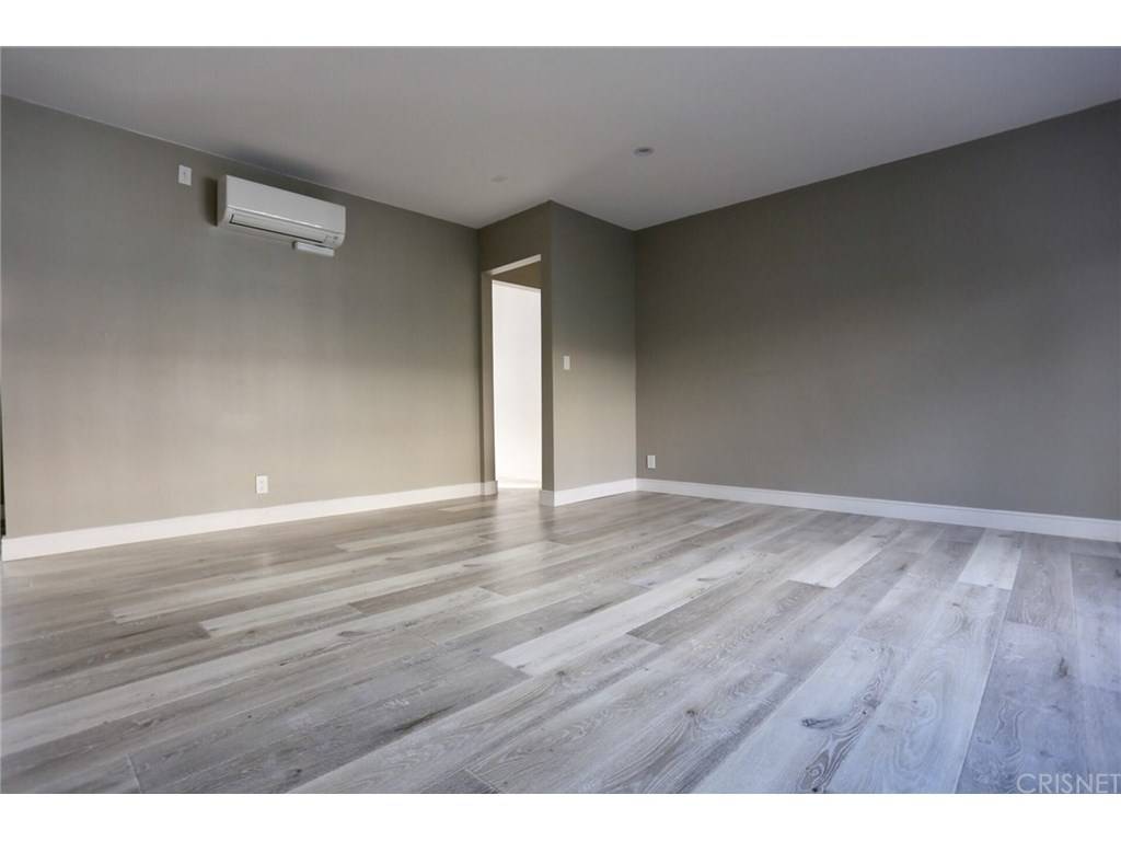 Spacious and fully renovated 1 bedroom apartments in Hollywood