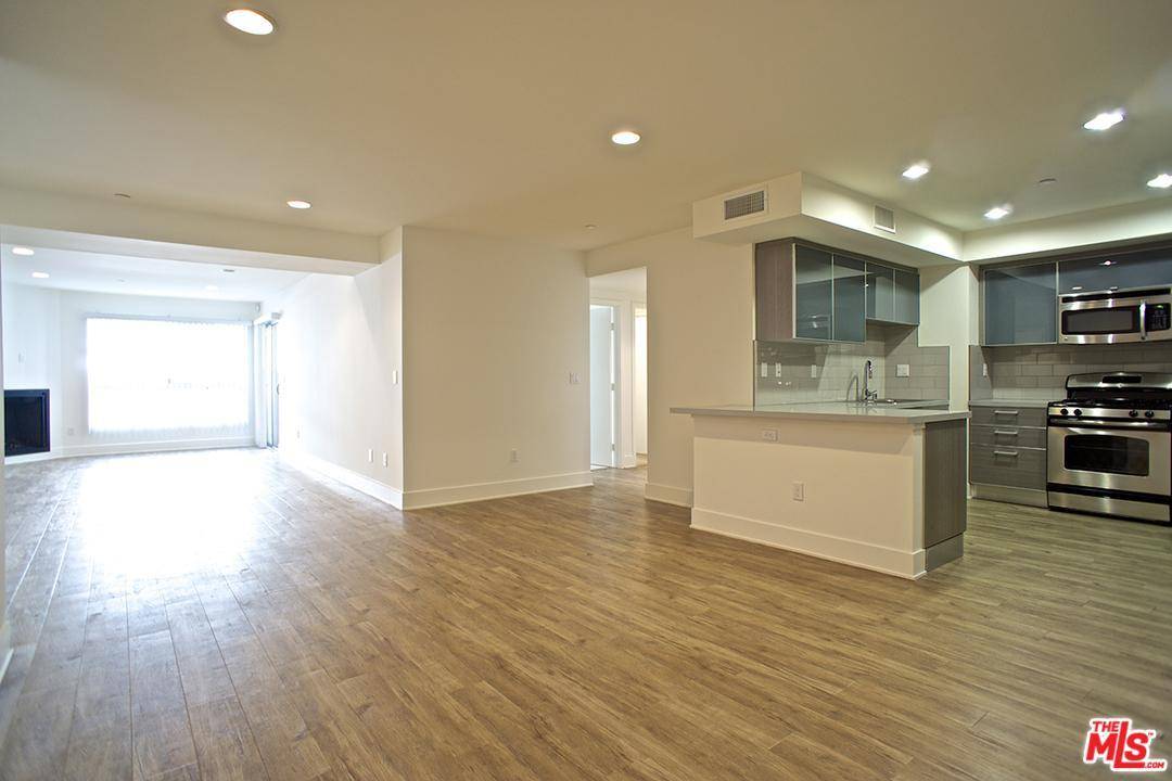 SEE PRIVATE REMARKS FOR SHOWING INSTRUCTIONS - 2 BR Condo Brentwood Los Angeles