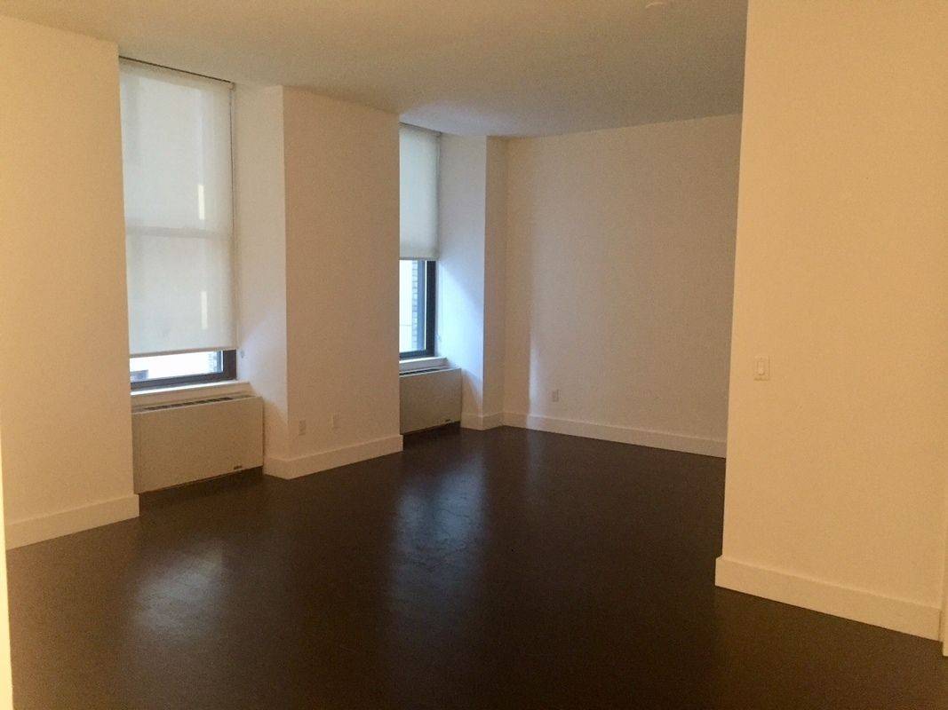 Spacious Luxury No Fee 1 Bedroom, with in-unit W/D.  Heart of FiDi Classic Doorman Building -- 1 Month Free -