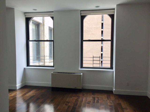 Luxury Spacious 2 Bedroom/2.5 Bath, with in-unit W/D.  Heart of FiDi Classic Doorman Building -- 1 Month Free - NO FEE