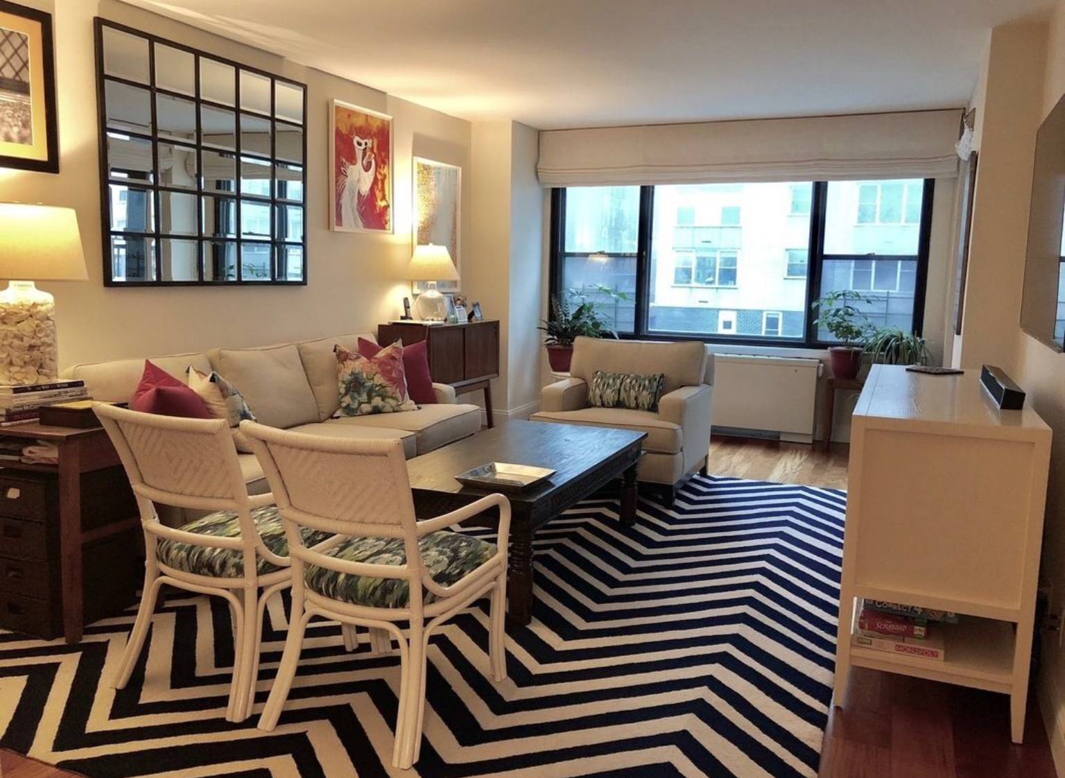 Large 1 bedroom corner unit with balcony in Prime Lenox Hill
