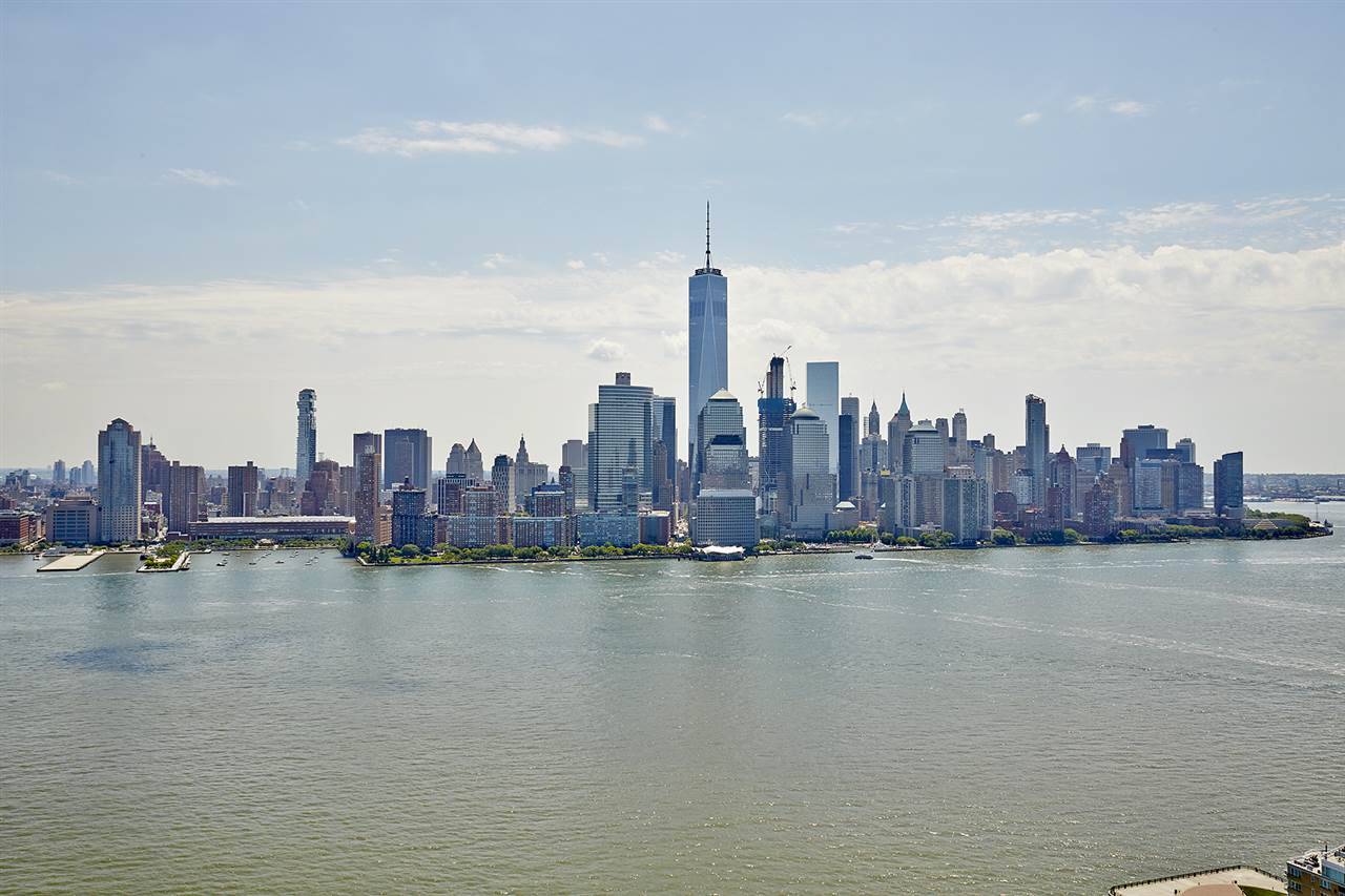 Welcome yourself to this waterfront unit with unbelievable direct NYC & River views