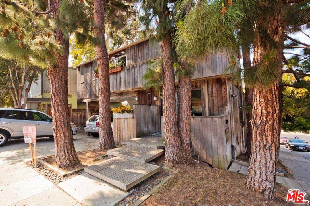 Well-maintained 4-unit architectural residence in highly sought-after Santa Monica with 58