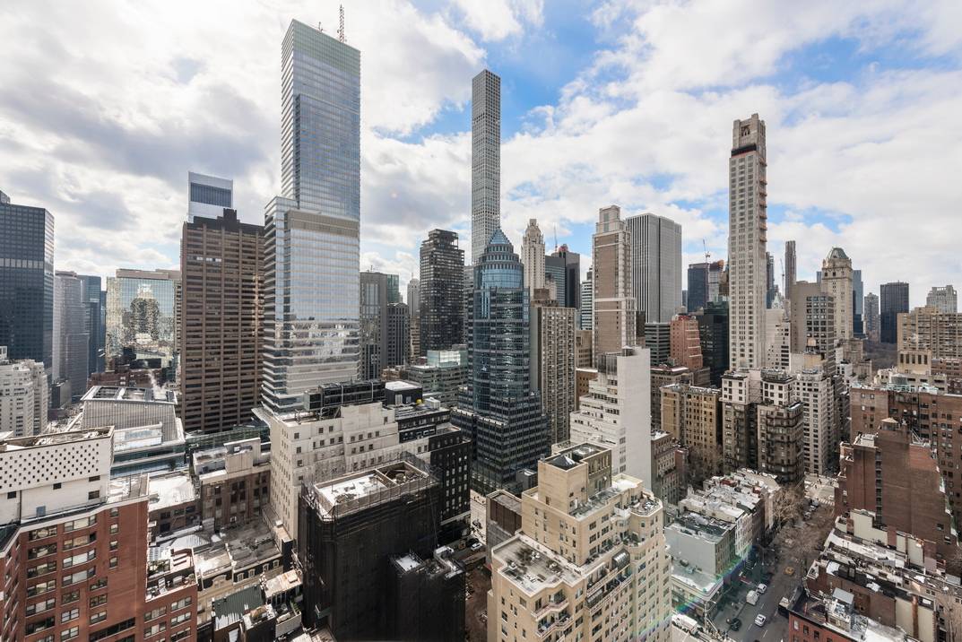 Upper East Side, VIEWS! VIEWS! And More VIEWS! White Glove, 3BR/3BA, 30th Floor! Sun-Blasted!