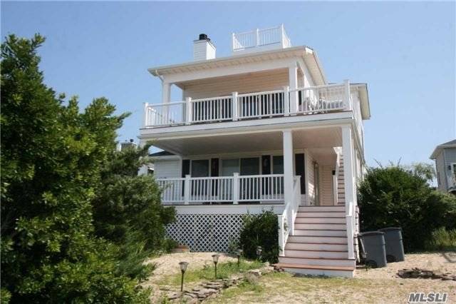 Charming Nantucket Style Beach House With 2 Bedrooms, 2.