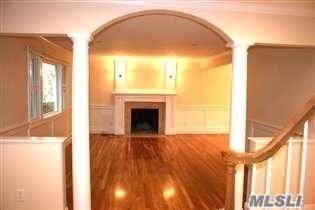 Beautiful Colonial Whole House Rental On Quiet Cul-De-Sac In Soundview - Updated & Sun Filled 3X2.