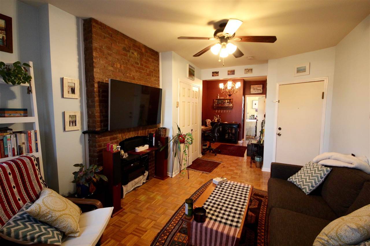 Lovely 1 bedroom plus den in a prime location - 1 BR Condo New Jersey