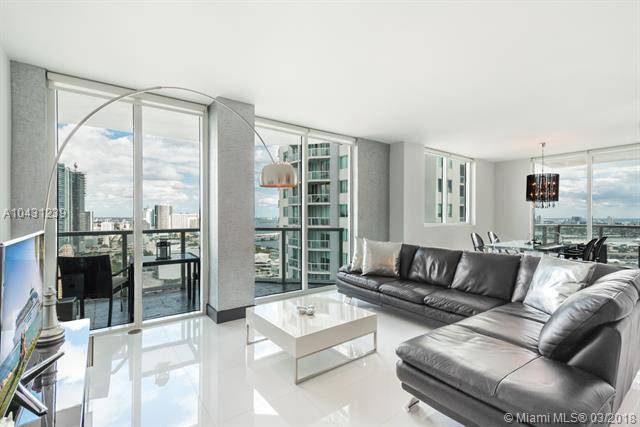 Impecable 2 bedroom and 2 bathroom furnished apartment in Downtown Miami with great city and Biscayne Bay views