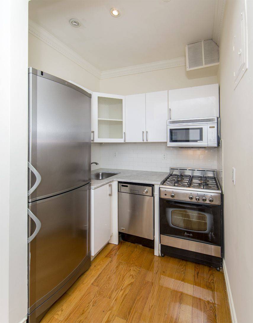 MIDTOWN EAST 2 BEDROOM..EASY COMMUTE..GRAND CENTRAL..EAST RIVER PARK.. PETS ALLOWED