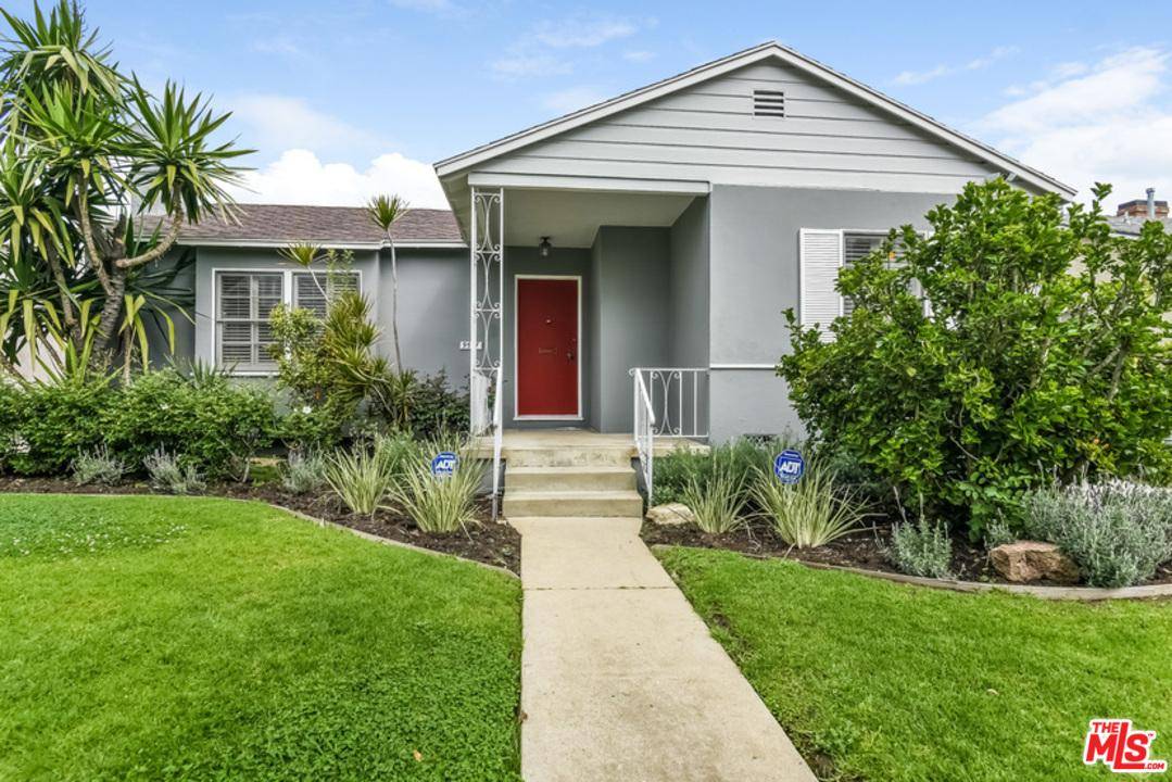 Stunning traditional home located on a tree lined street in trendy Beverlywood adjacent neighborhood