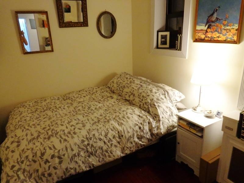 LOVELY SHARE--PRIME CHELSEA LOCATION -- LARGE LIVING ROOM -- TRUE 2 BEDROOM