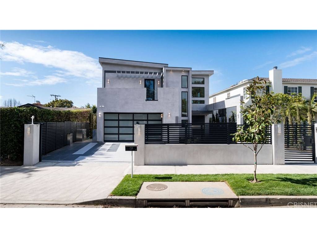 Spectacular and Newly constructed contemporary design House in a highly sought Brentwood area