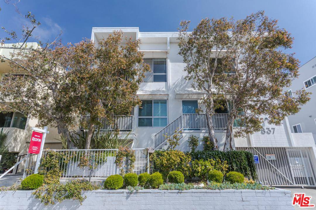 This nicely furnished and updated condo sits in one of the most desirable areas in Santa Monica