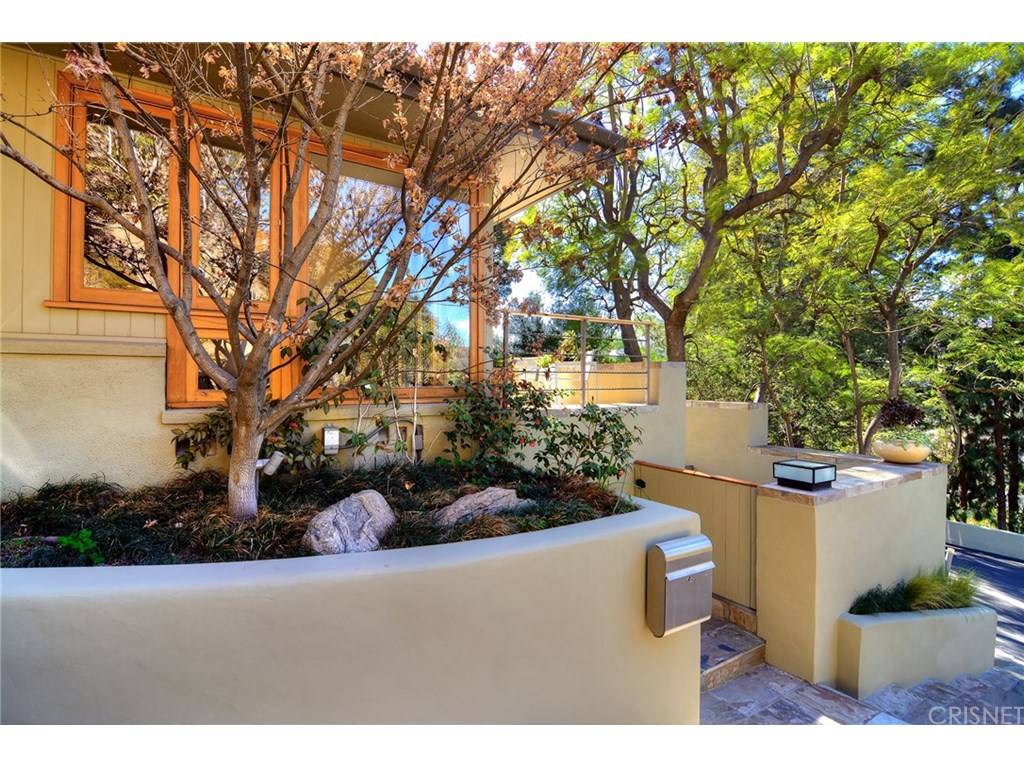 A slice of serenity in the hills of the 90210 - 4 BR Single Family Beverly Hills Post Office | B.H.P.O. Los Angeles