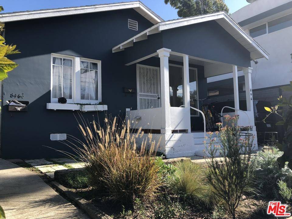 Very cute California bungalow with two nice size bedrooms