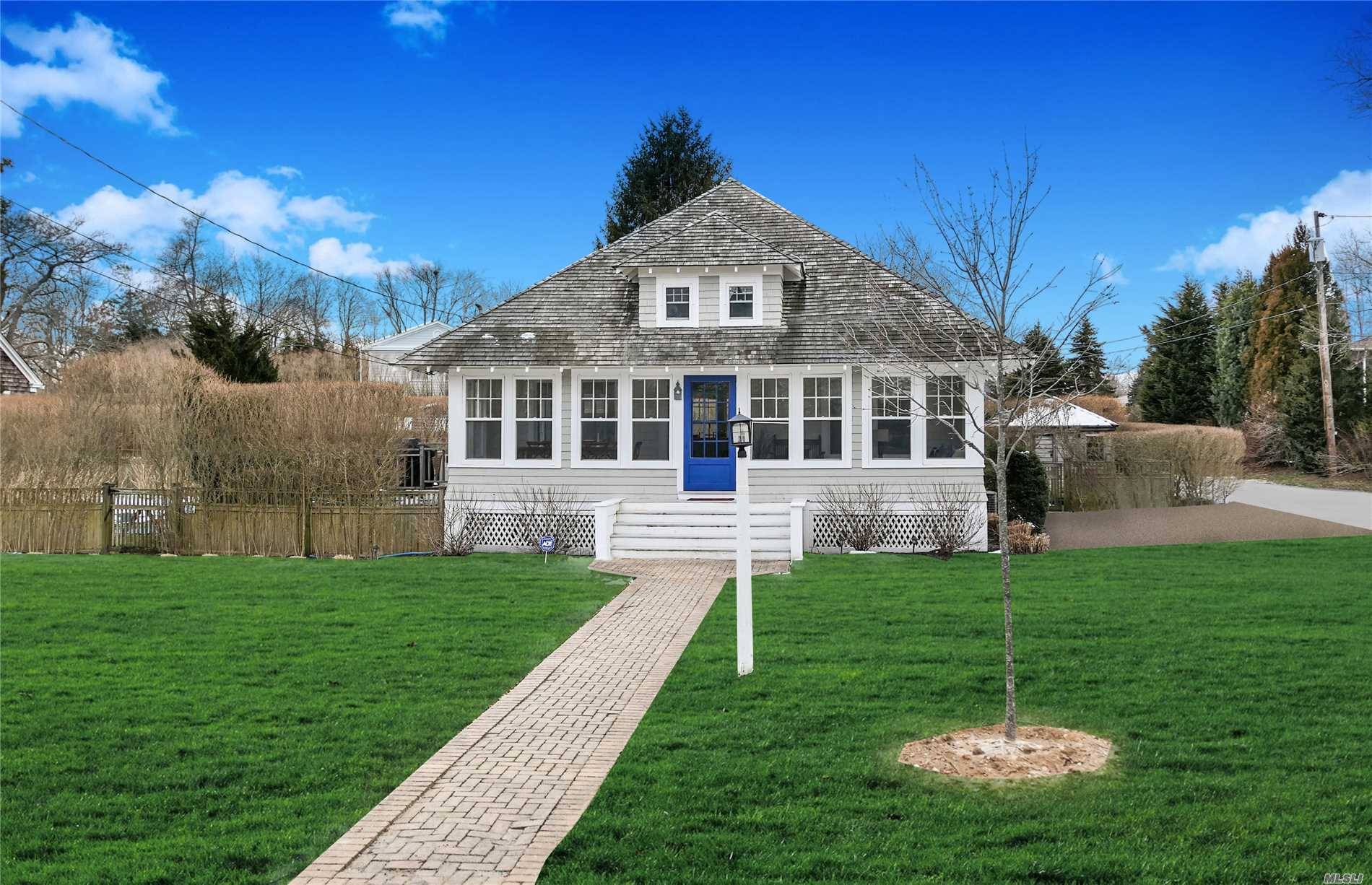 The Perfect Cottage In Bellport Village South!