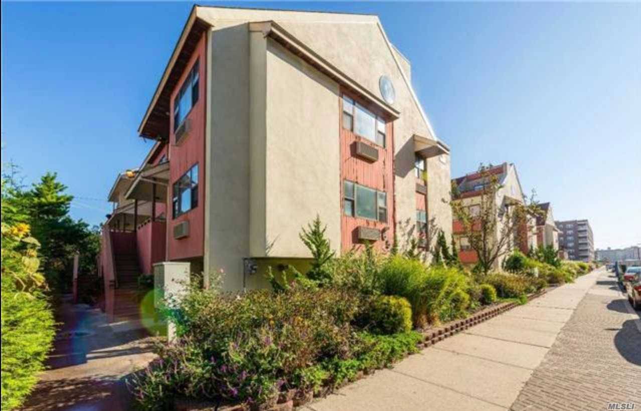 Magnificent Bright Townhouse Condo With Cathedral Ceilings.