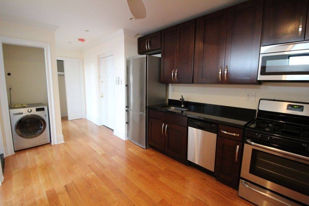 No Fee + 1 Month Free!! Spacious 2 Bedroom/1 Bathroom Apartment In The Heart Of Crown Heights!!