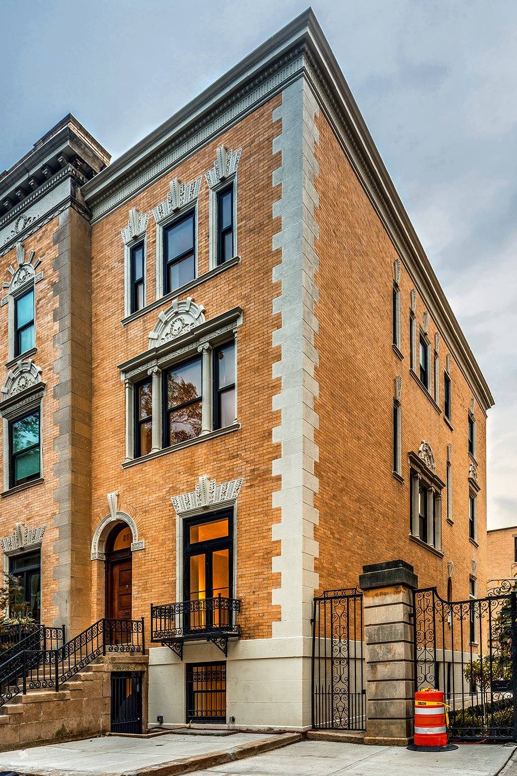 NO FEE + 1 MONTH FREE - Beautiful Striver's Row Townhouse 6 Bedrooms 5 Baths
