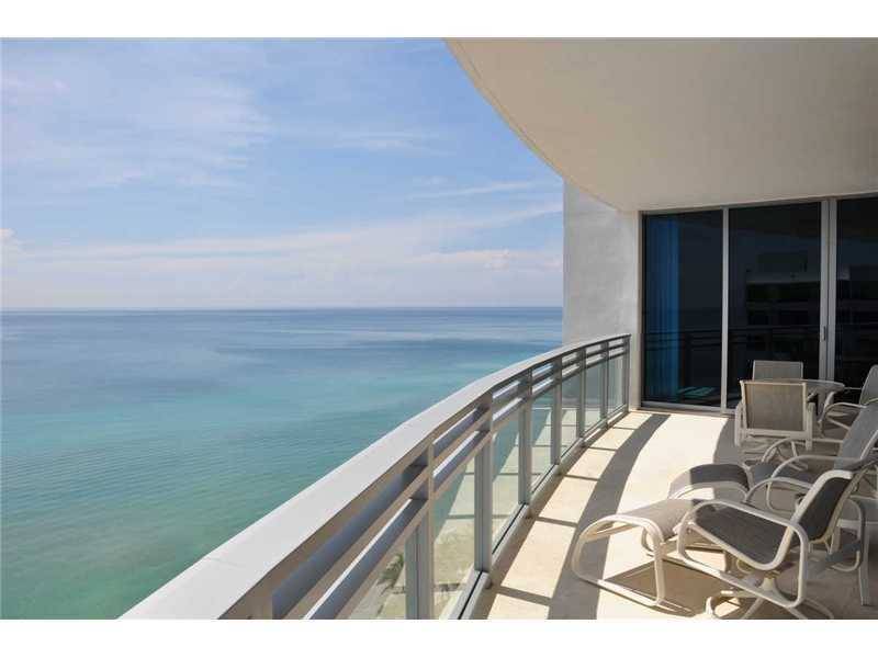 BEST DEAL - DIPLOMAT OCEANFRONT 3 BR Condo Hollywood Miami