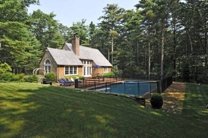EAST HAMPTON 3 BEDROOM CARRIAGE HOUSE WITH POOL