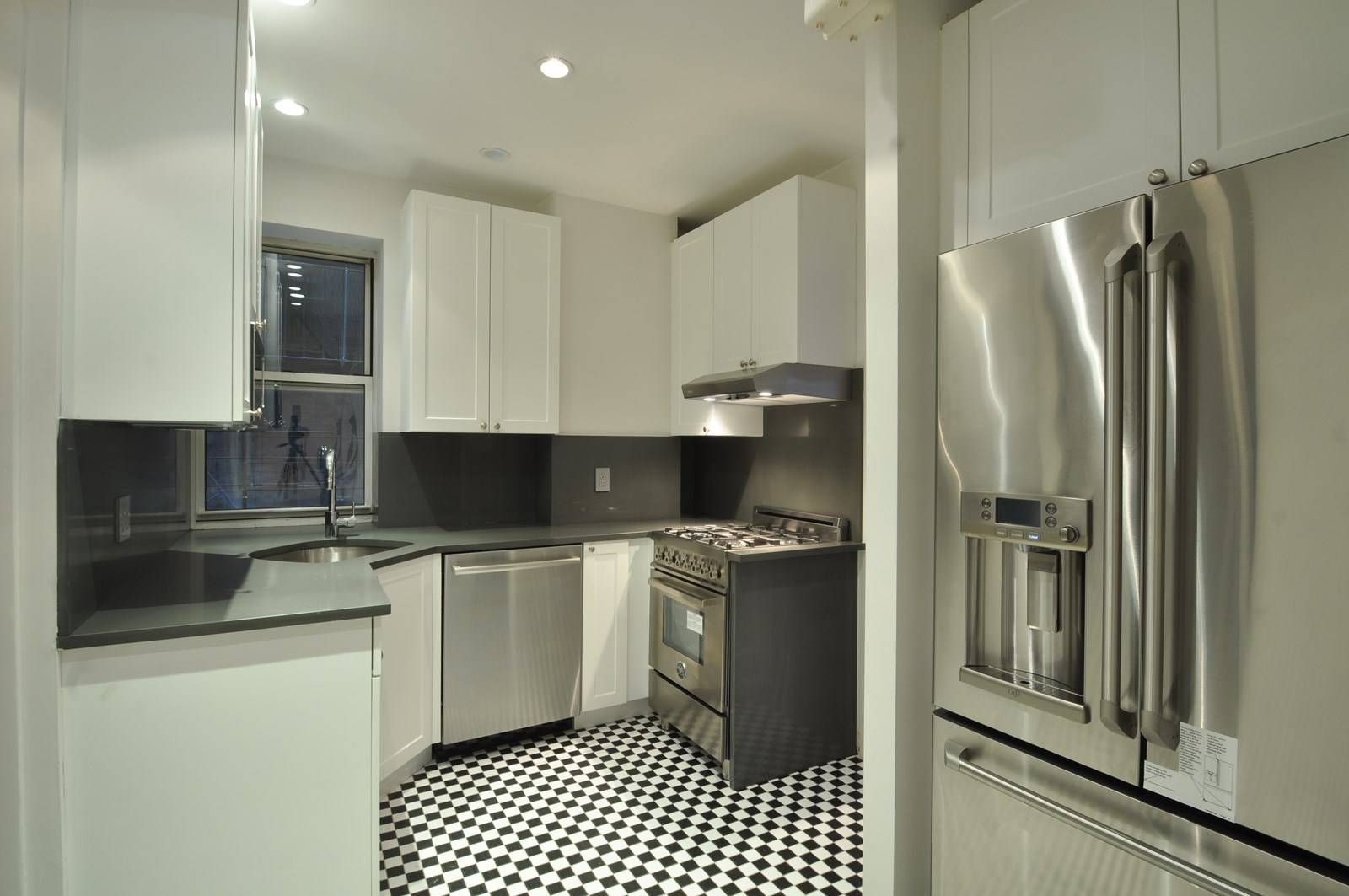 3 BEDROOM APARTMENT..UPPER EAST SIDE...LOCATED NEAR 4, 5, AND 6 TRAINS