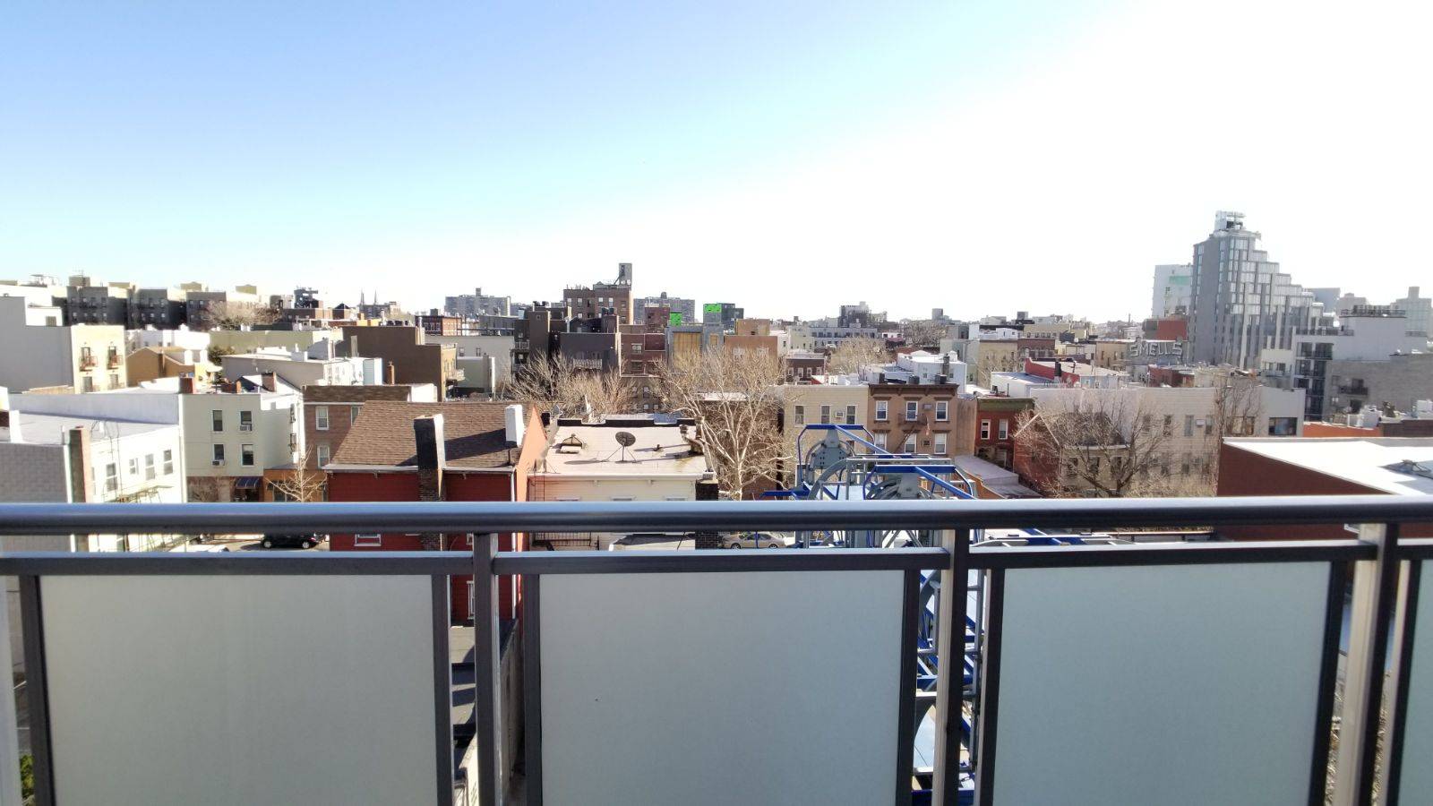 **NO FEE** MASSIVE 2BR WITH BALCONY IN ONE OF WILLIAMSBURG'S BEST LUXURY ELEVATOR BUILDINGS!