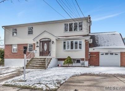 Br Over 4Br 2 Family In Lynbrook.