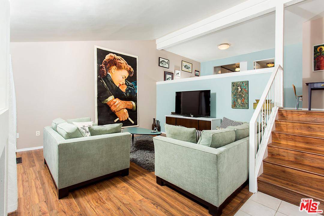 Beautifully updated Marina del Rey townhouse ready to move in