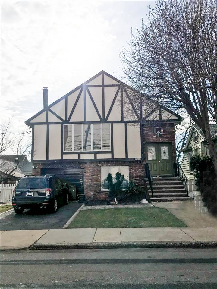 Rare find - 2 family home with 4 br 1 - Multi-Family New Jersey