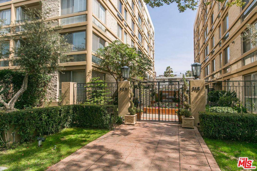 This grand 90210 condo is an entertainer's delight