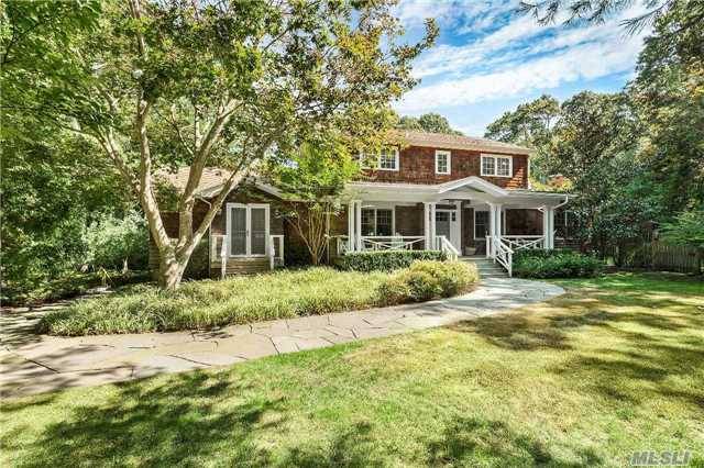 Perfectly Charming And Impeccably Clean Is This Bright Traditional Home In East Hamptons Northwest Woods.