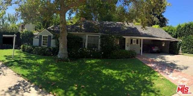 SHORT TERM or Month to Month LEASE ONLY This Charming Home is nestled North of Sunset in the highly acclaimed Brentwood School District
