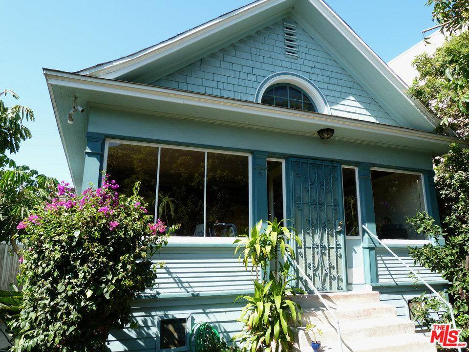 Located on a desirable Venice Beach walk-street and close proximity to the Venice Boardwalk