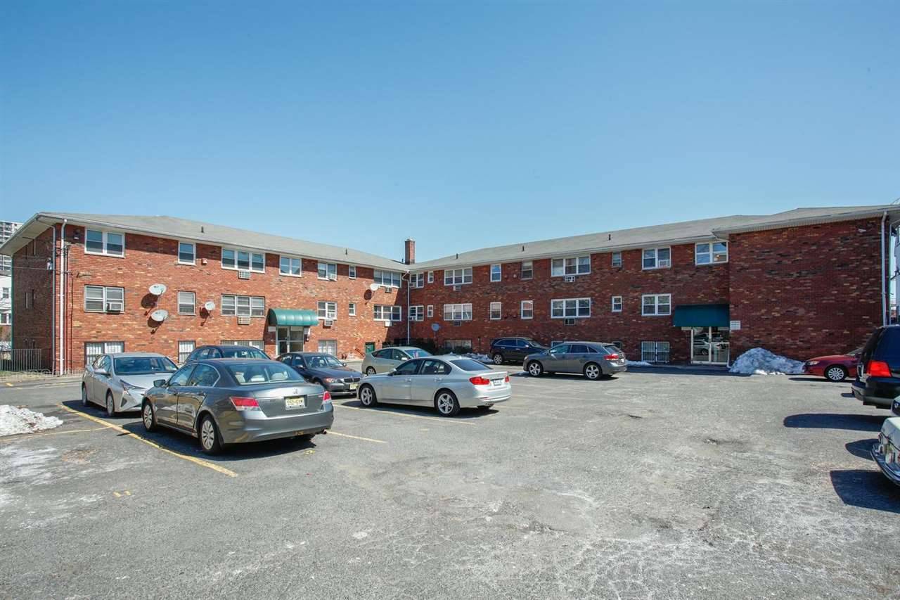 Amazing 1bed 1bath centrally located next to the light rail and minutes away from Hoboken