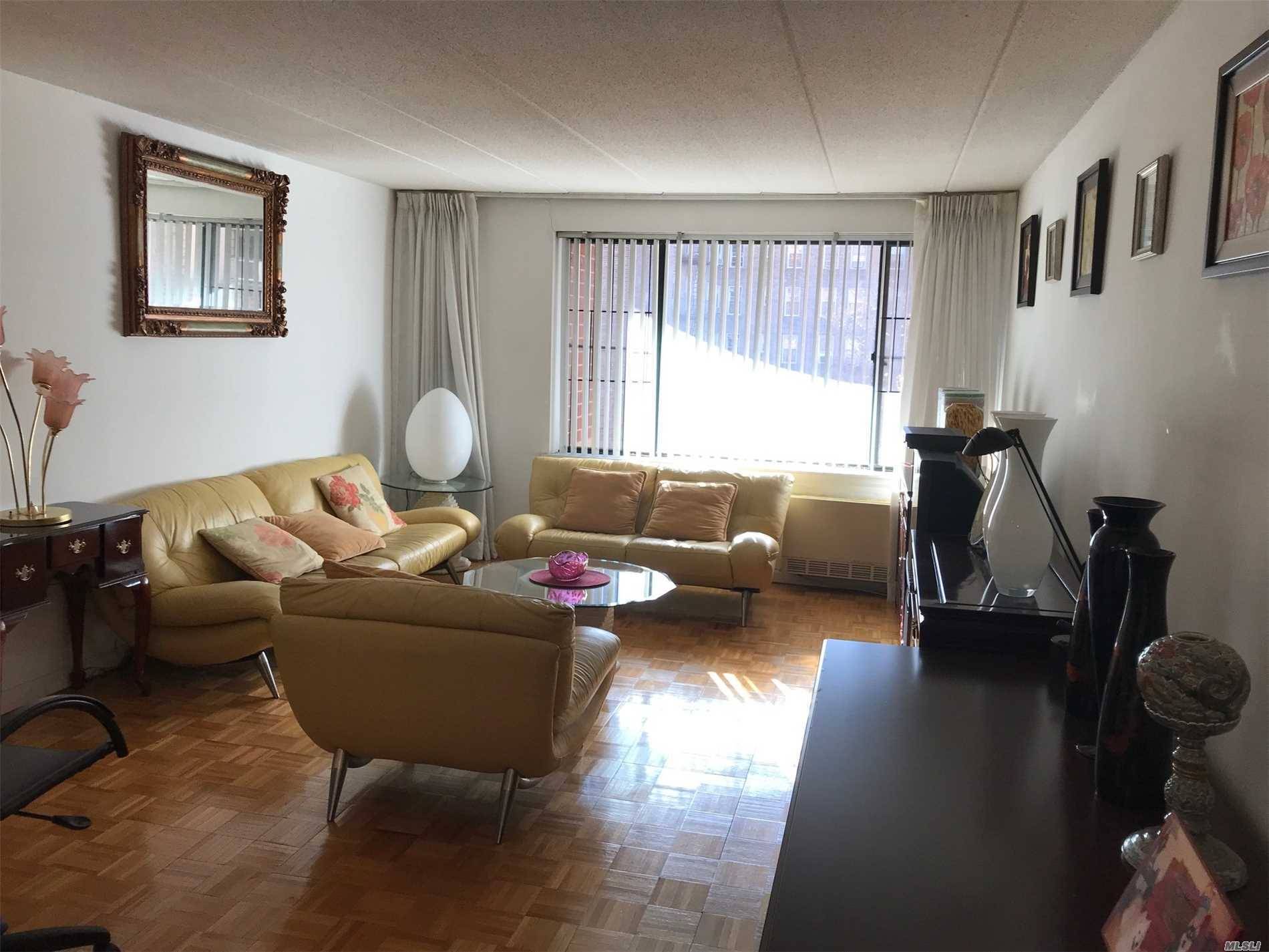 Perfectly Net 955 Sqft Full 2 Bedrooms 2 Baths Condo Unit Located In A Very Well-Maintained And Financially Sound Building.
