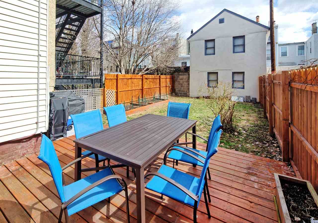 Looking for great outdoor space and a convenient location - you found it