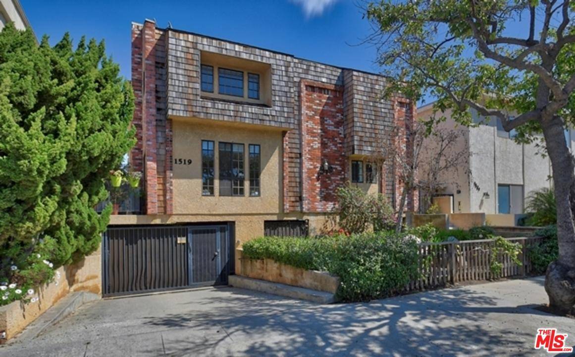 Spacious Santa Monica Townhome in a small 6 unit complex with controlled access