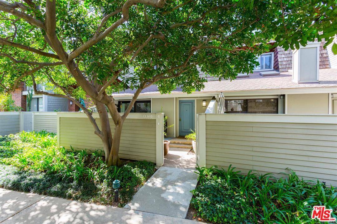 Move in to this lovely tree-lined 2 bedroom - 2 BR Townhouse Marina Del Rey Los Angeles