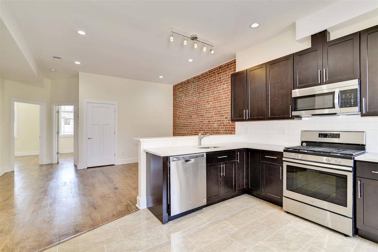 Completely renovated 2 bed 1 bath with gorgeous skyline views