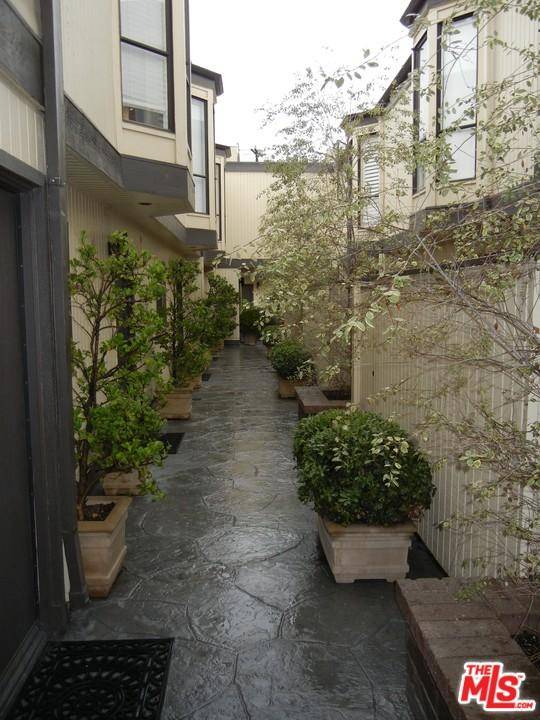 PRIVACY - 2 BR Townhouse Sunset Strip Los Angeles
