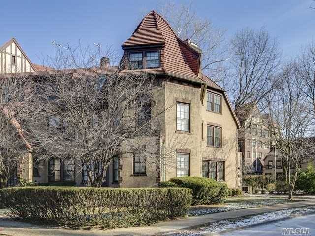 Middlemay 3 BR House Forest Hills LIC / Queens