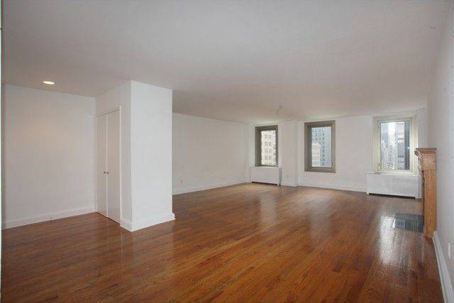 Must See! Stunning 2 Bedroom with oversized living room located in Midtown West!