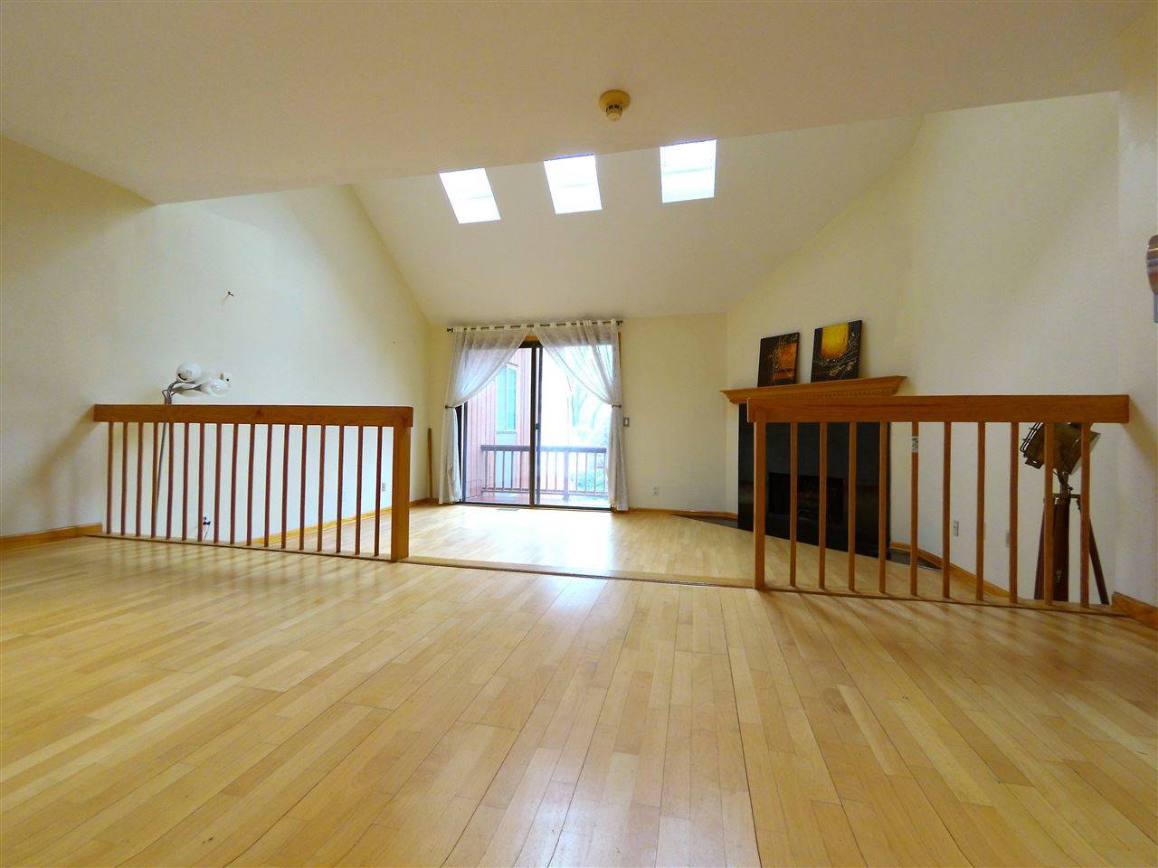This spacious 3 beds and 2 - 3 BR New Jersey