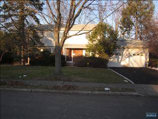 FOUR BEDROOM TWO AND HALF BATHROOM TOTAL RENOVATION HOUES IN PARAMUS NEW JERSEY FOR RENT $ 3,995PER MONTH