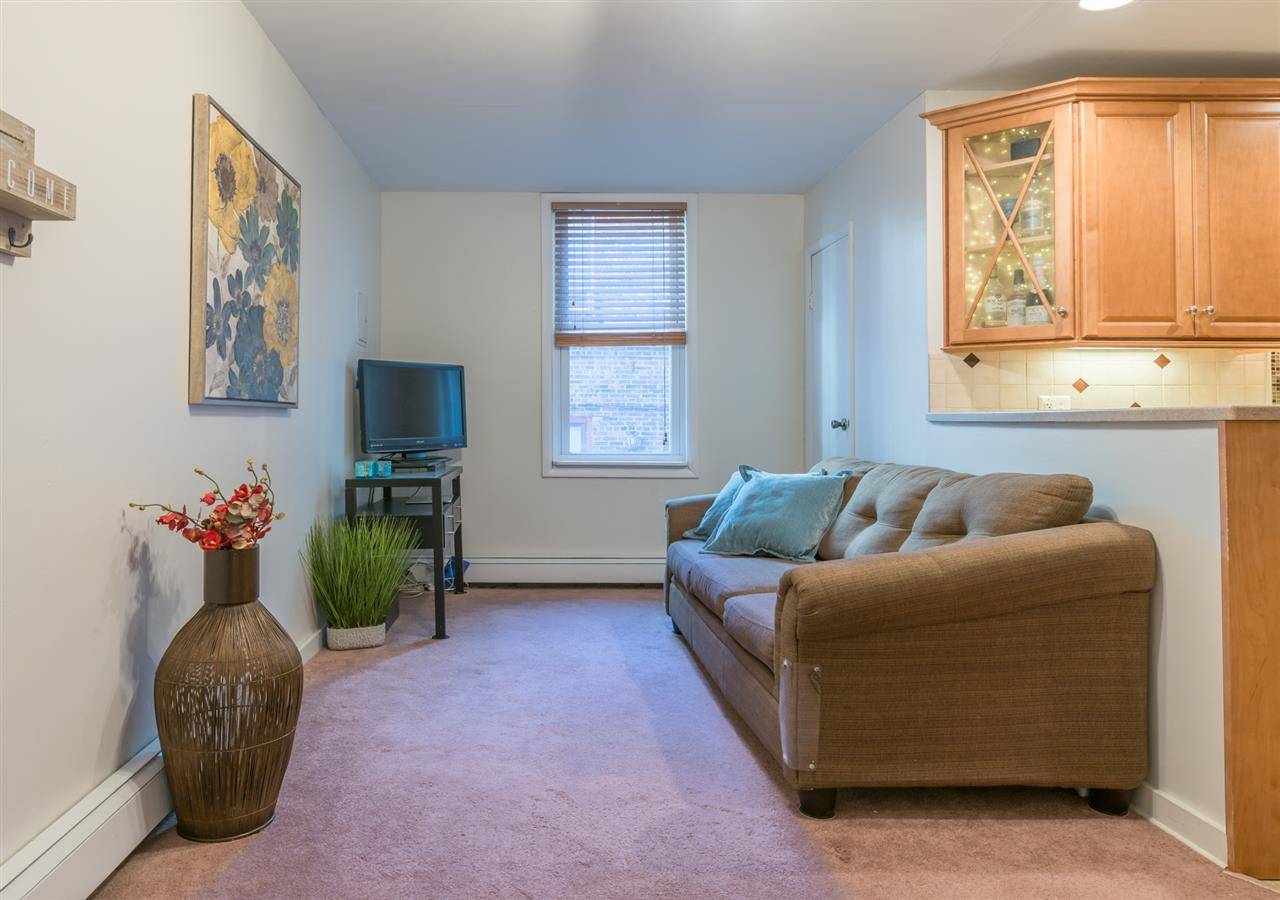 Beautifully maintained 2 bedroom oasis close to PATH and NYC bus is ready for your arrival