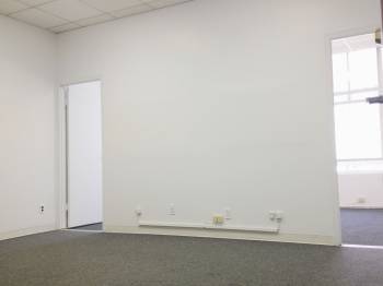 Bright, Beautiful Office in Prime Financial District Area!***