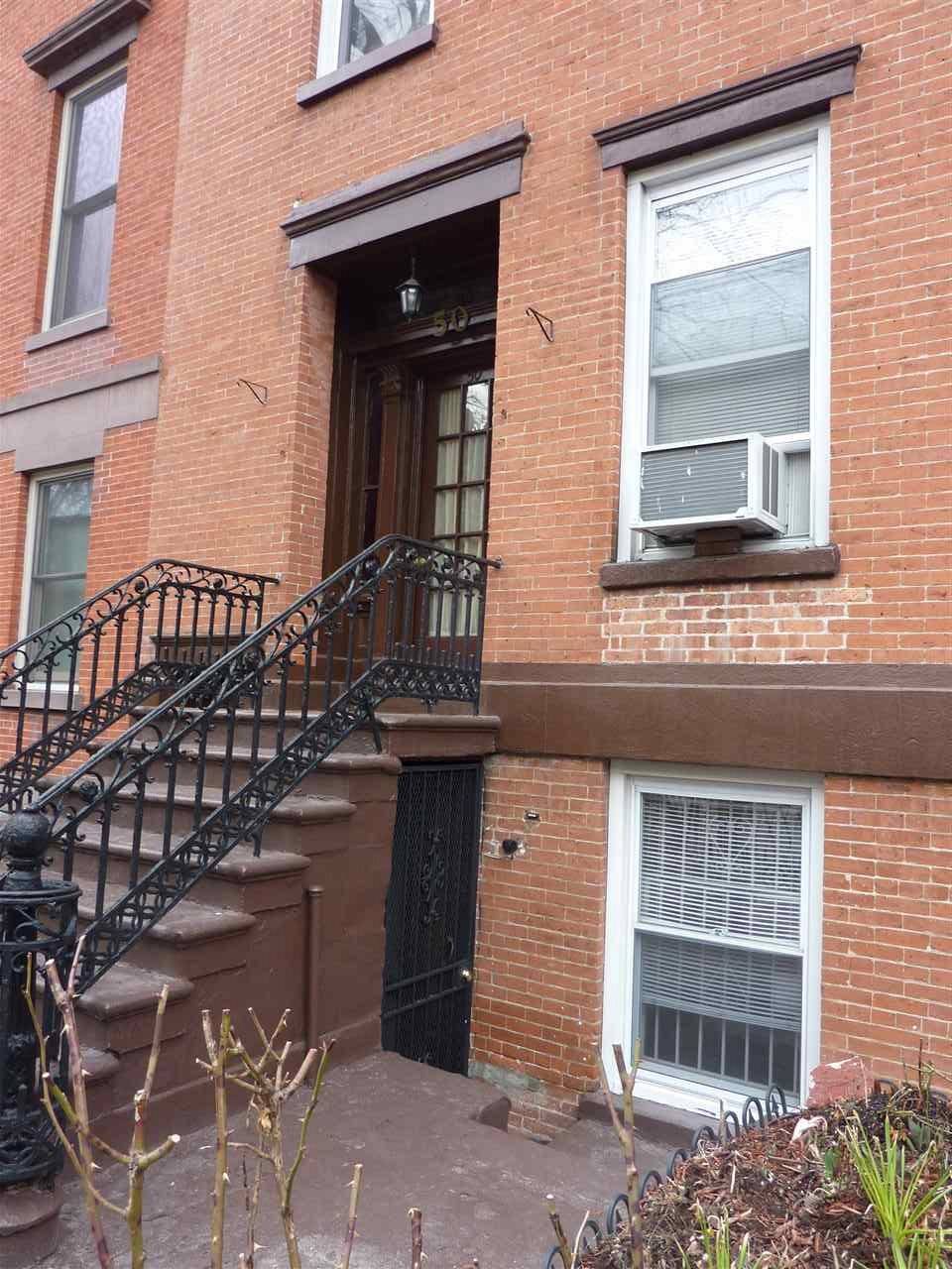 Cozy studio apartment in historic brownstone between Van Vorst Park and Grove PATH station--and steps from all that makes Downtown JC great