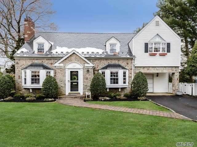 Charming Colonial Ready For You To Move In!