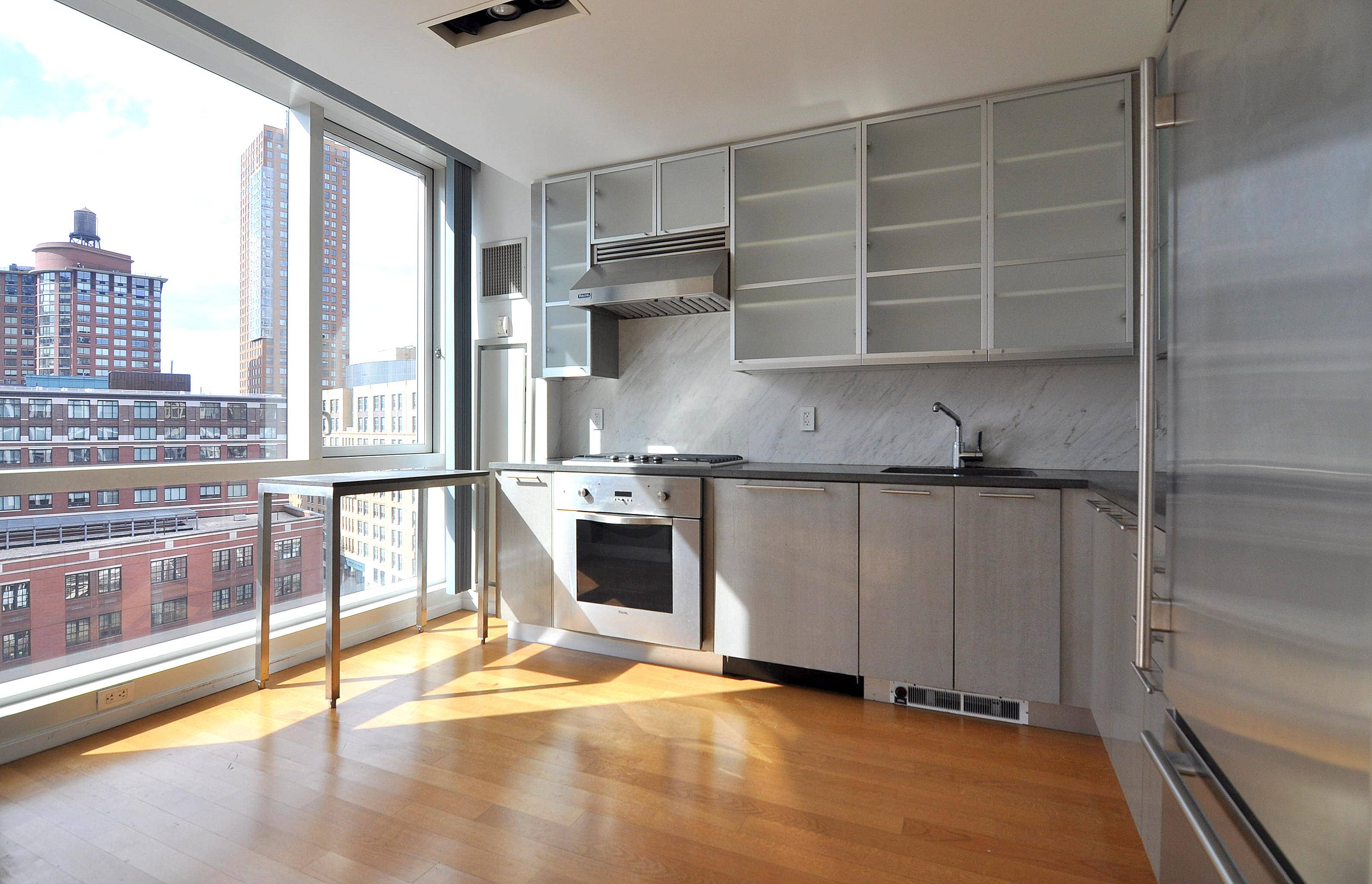 NEW TO MARKET! SPACIOUS 2 BEDROOM APARTMENT IN TRIBECA!
